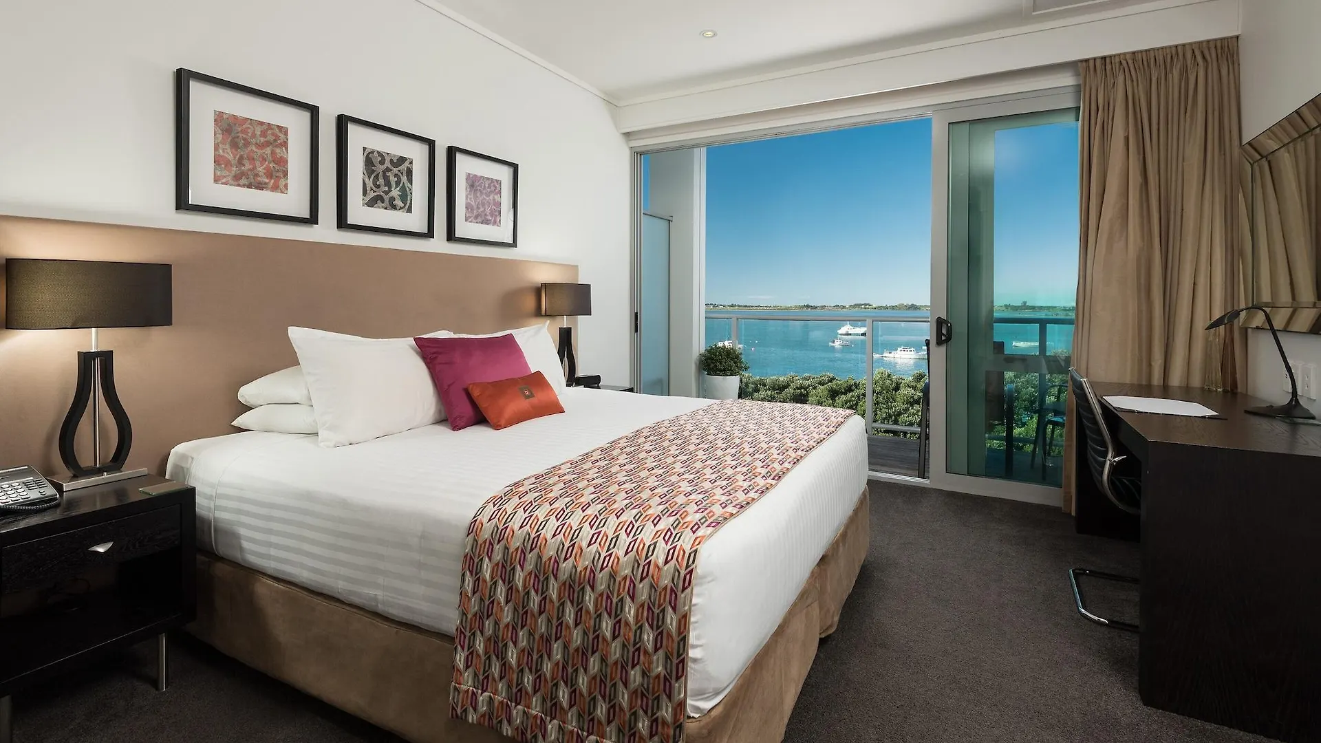 טאורנגה Hotel On Devonport