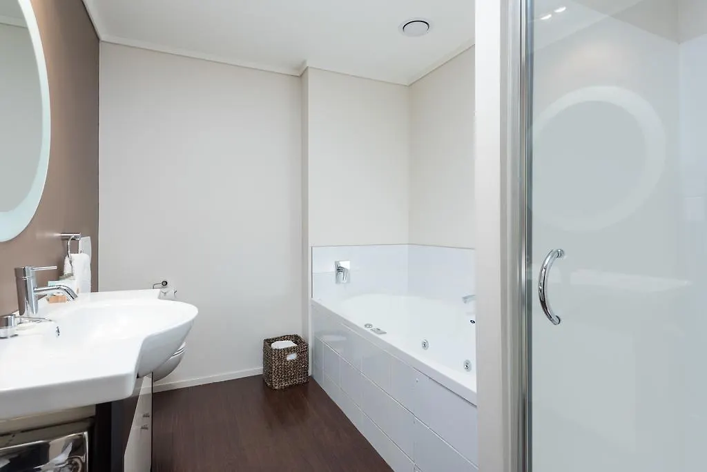טאורנגה Hotel On Devonport 4*,